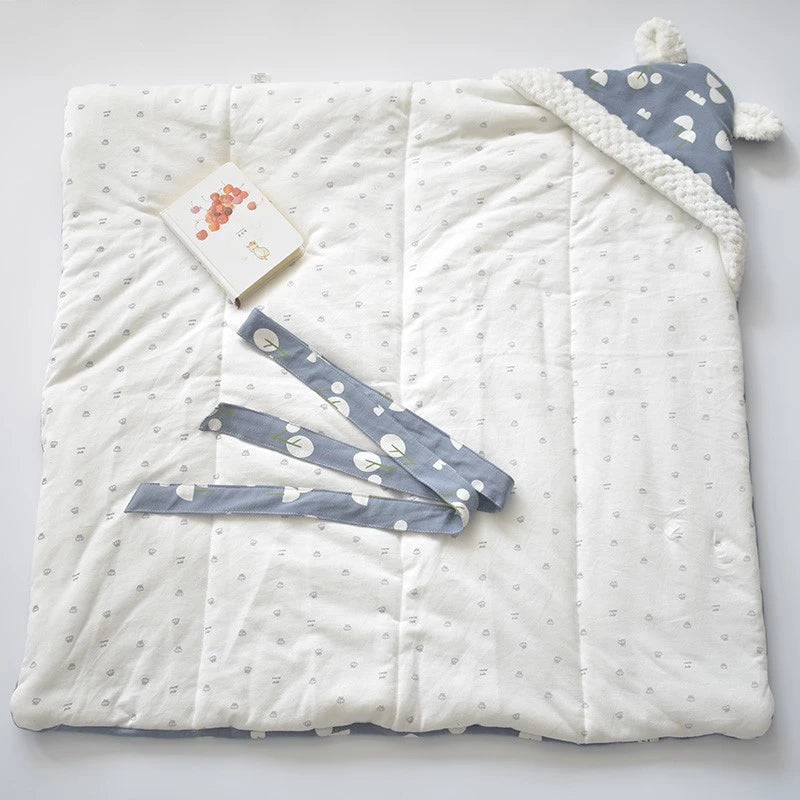 Baby Einschlagdecke mit Kapuze – Kuschelige Decke mit Ohren & Fleece