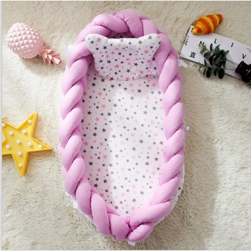 Babybett mit geflochtenem Rand - weiches Kuschelnest für Neugeborene