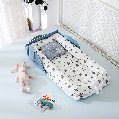 Portable und faltbare Babybett mit Kissen