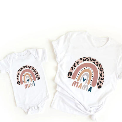 Mama & Tochter - Passendes T-Shirt & Strampler im Regenbogen-Design