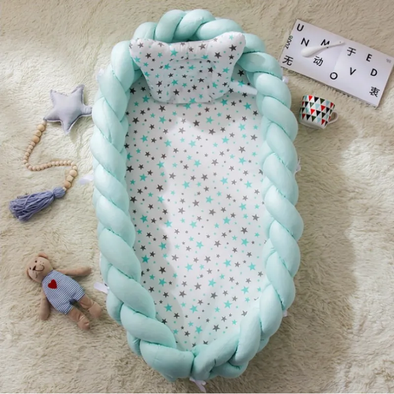 Babybett mit geflochtenem Rand - weiches Kuschelnest für Neugeborene