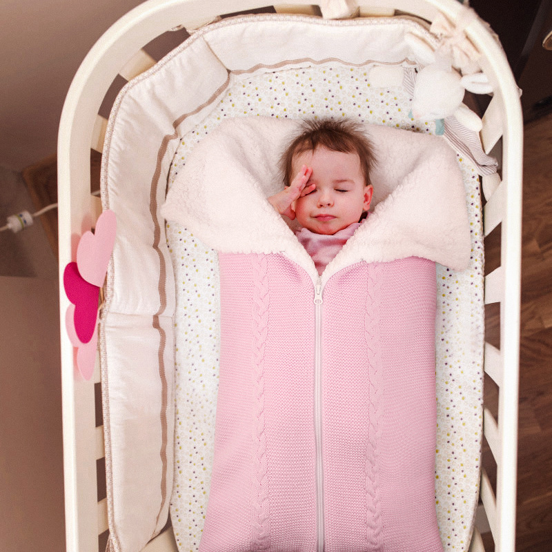 Baby Schlafsack mit Kapuze – Weicher und Warmer Strick-Schlafsack