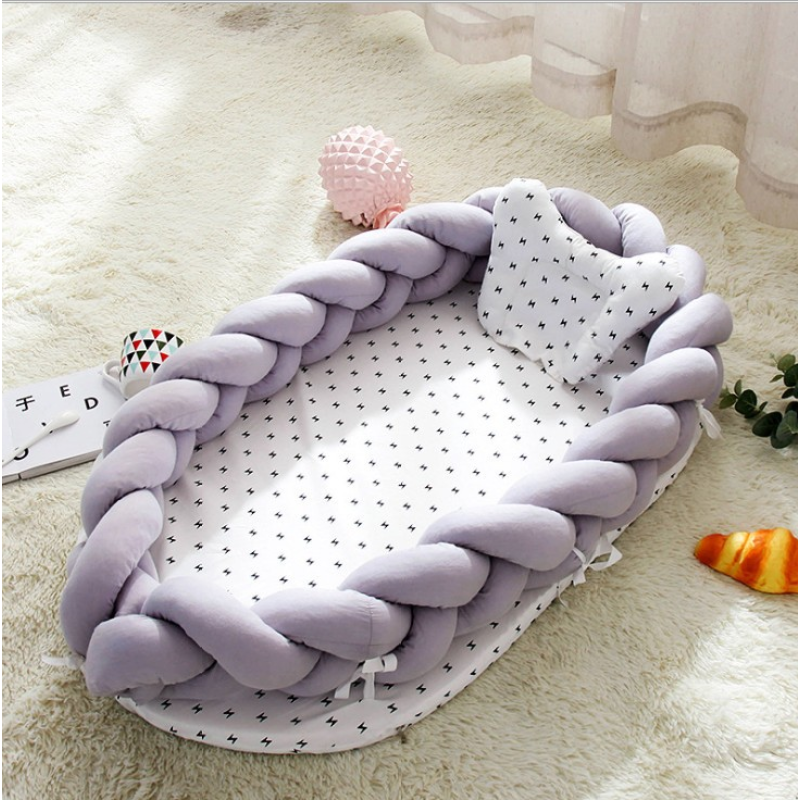 Babybett mit geflochtenem Rand - weiches Kuschelnest für Neugeborene