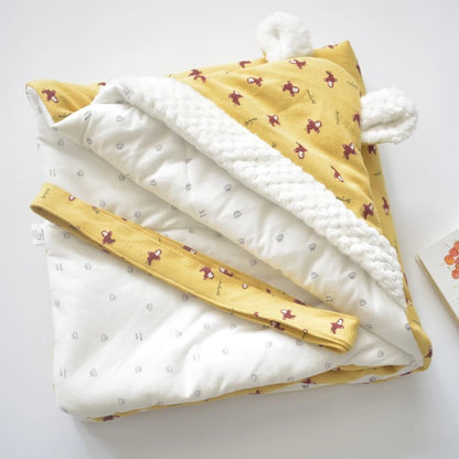 Baby Einschlagdecke mit Kapuze – Kuschelige Decke mit Ohren & Fleece