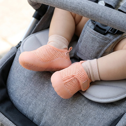 Bequeme Babyschuhe mit weichen, rutschfesten Sohlen