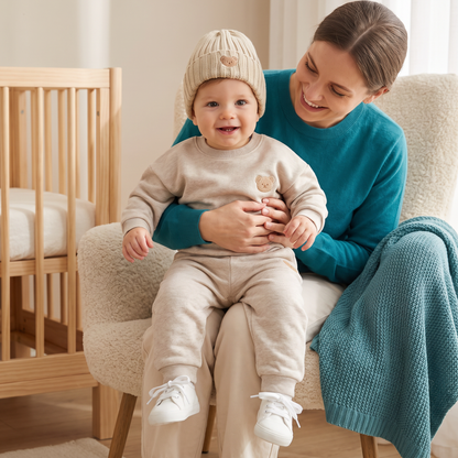 Baby-Outfit mit besticktem Bären-Sweatshirt & passender Jogginghose
