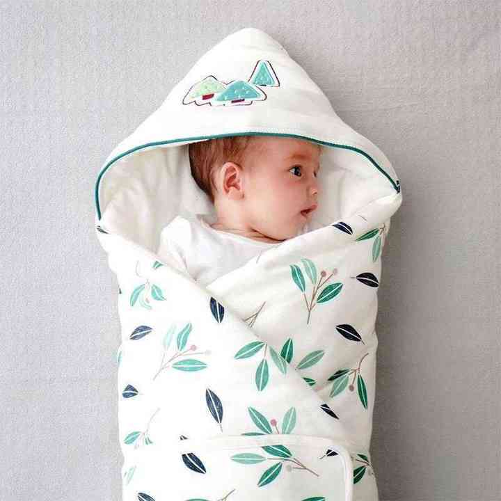 Baby Einschlagdecke mit Kapuze – Weiche Puckdecke für Neugeborene