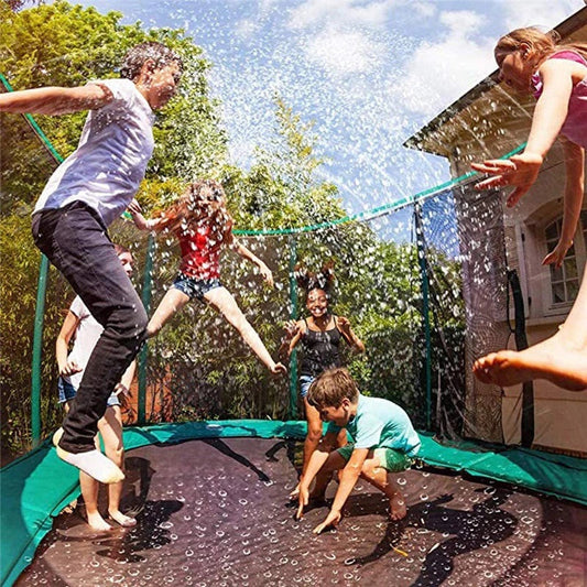 Erfrischender Trampolinspaß - Wassersprinkler