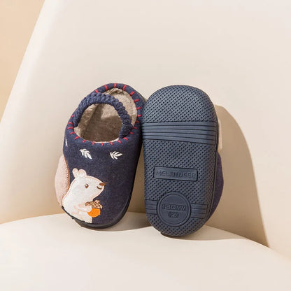 Lustige Cartoon-Hausschuhe für Kinder mit Bärenmotiv – Bequeme und warme Fleece-Slipper