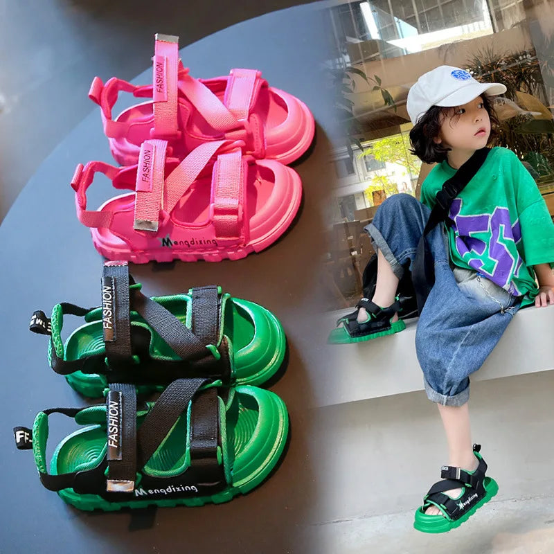 Trendige Kindersandalen mit Verstellriemen – In Pink und Grün für den Sommer