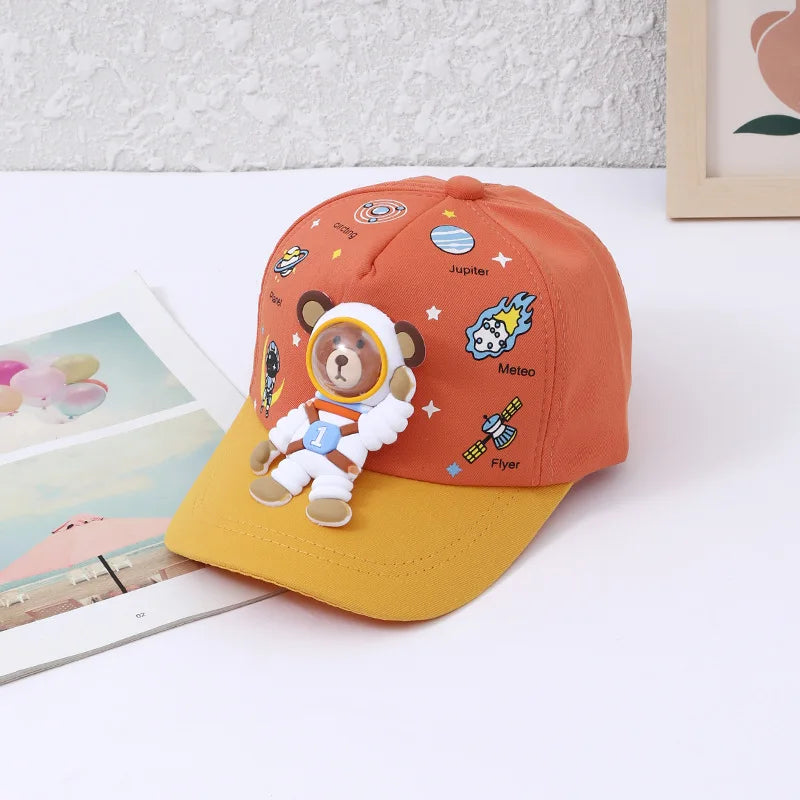 Sonnenlächeln – Kinder Baseballkappe mit Bärchen und Planetenmotiven