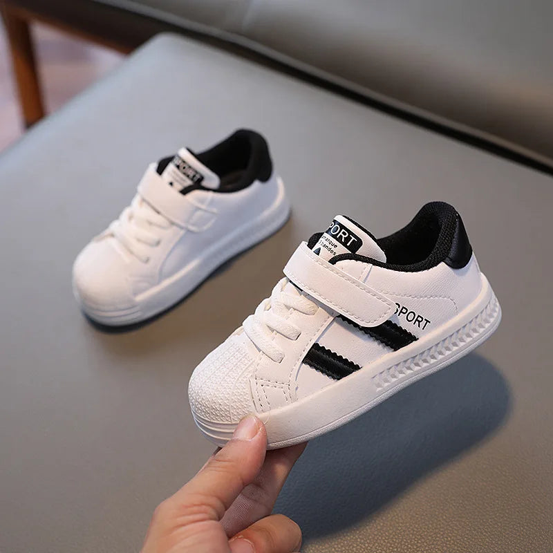 Sportliche Turnschuhe für Kinder – Bequeme Sneaker mit Klettverschluss