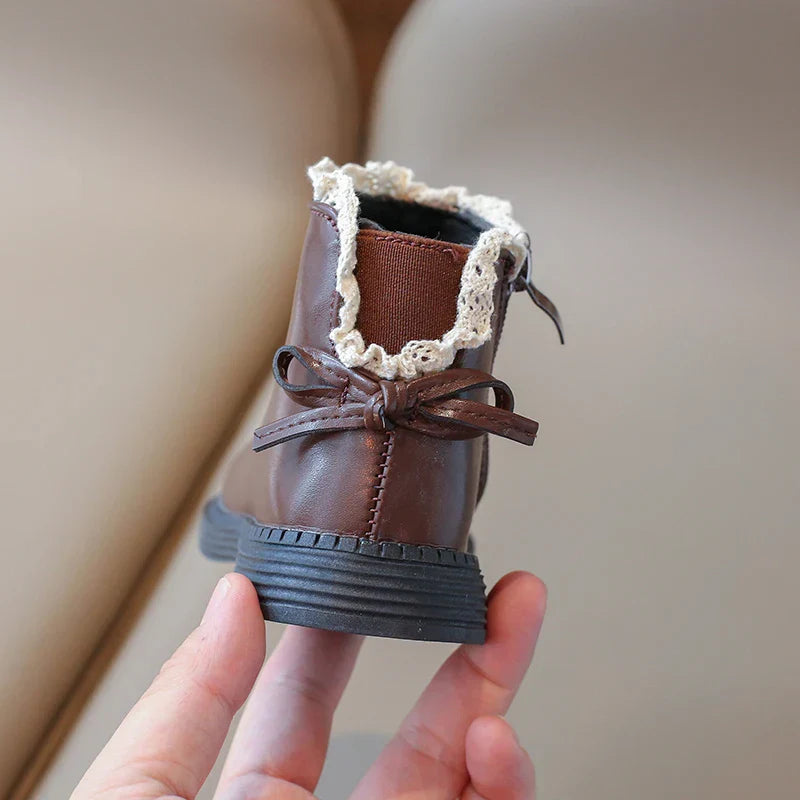 Warme Lederstiefel für Kinder – Klassisch und Bequem mit Rüschen