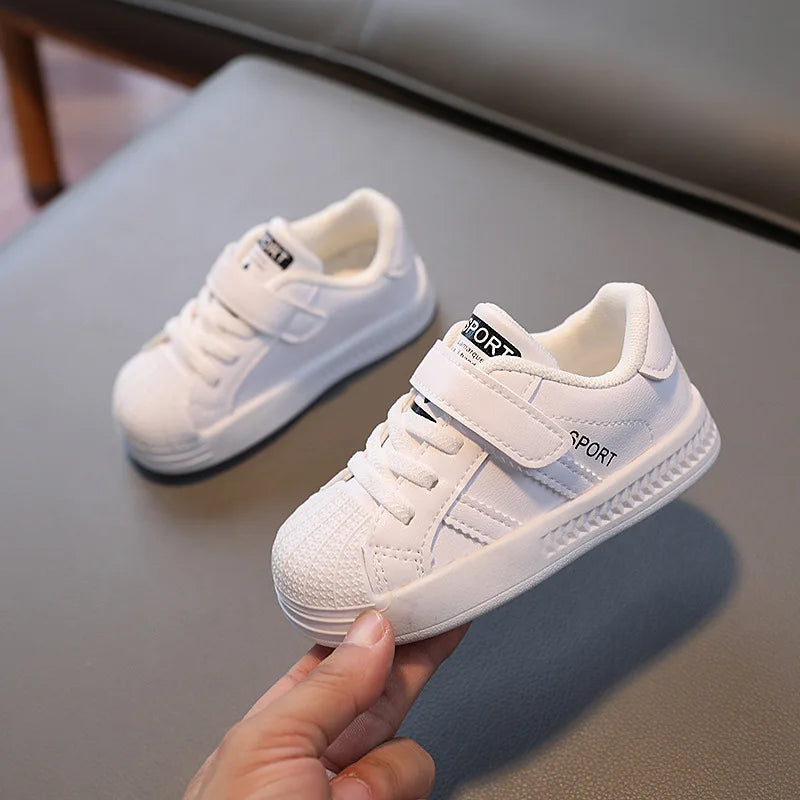 Sportliche Turnschuhe für Kinder – Bequeme Sneaker mit Klettverschluss