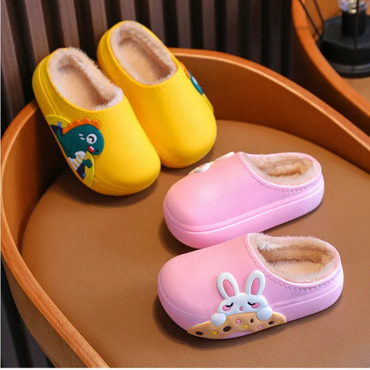 Wasserdichtes Design für Kinder – Lustige Hausschuhe mit Dino und Hasenmotiven