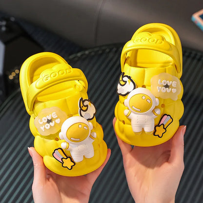 Lustiges Astronauten-Design Kinder-Hausschuhe mit 3D Aufklebern – Bequeme und Verspielte Schuhe