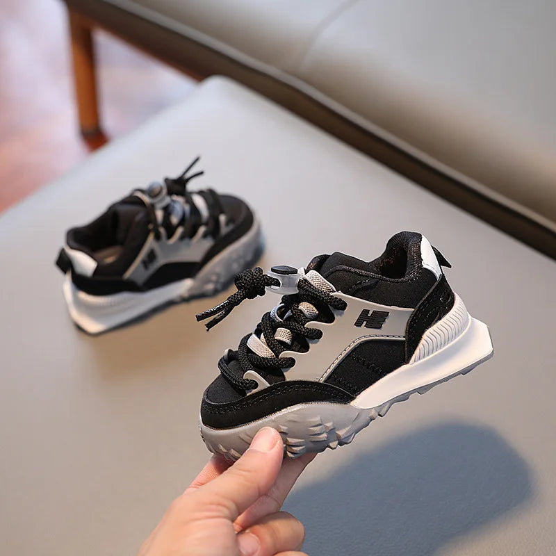 Moderne Kinder Sportschuhe – Stylischer Look mit Komfort und Stabilität