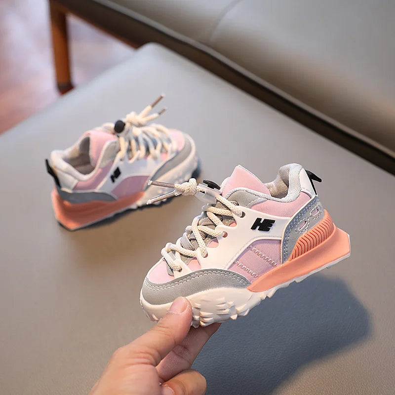 Moderne Kinder Sportschuhe – Stylischer Look mit Komfort und Stabilität