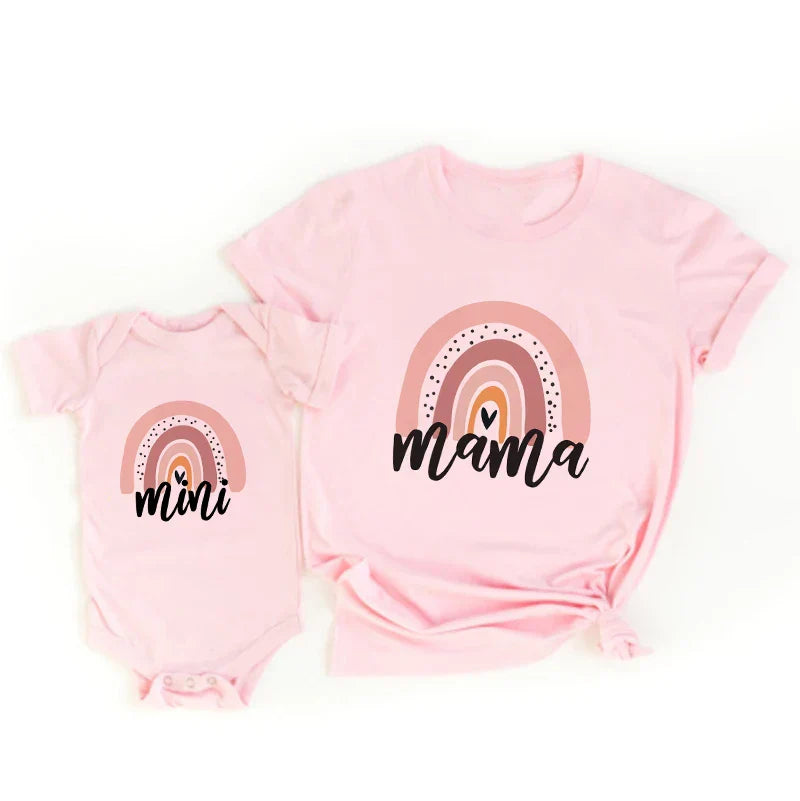 Mama & Tochter - Passendes T-Shirt & Strampler im Regenbogen-Design