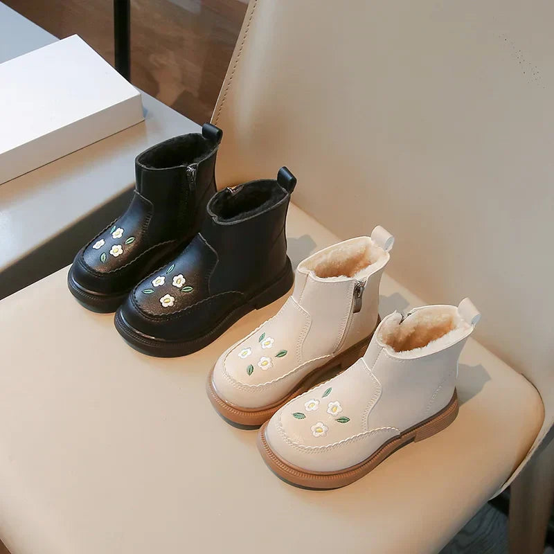 Warm & Bequem – Kinderstiefel mit Blumenstickerei und Reißverschluss