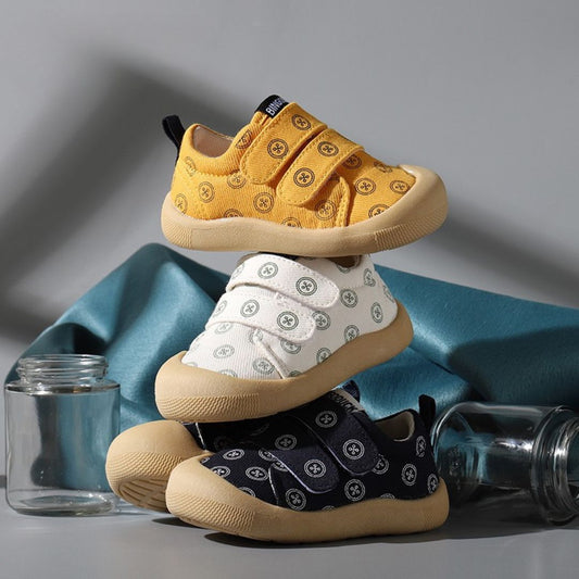 Atmungsaktives Material – Bedruckte Schuhe mit Klettverschluss für Kinder