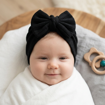 Geraffter Baby-Turban mit Schleife – Weiche Strickmütze für Neugeborene