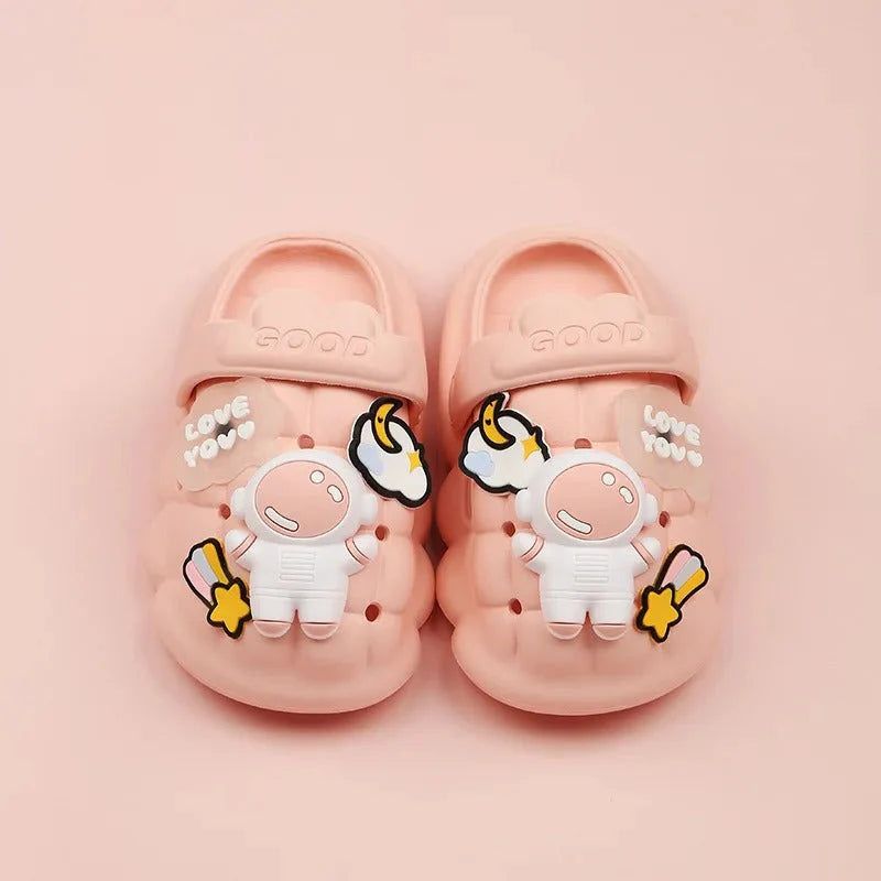Lustiges Astronauten-Design Kinder-Hausschuhe mit 3D Aufklebern – Bequeme und Verspielte Schuhe